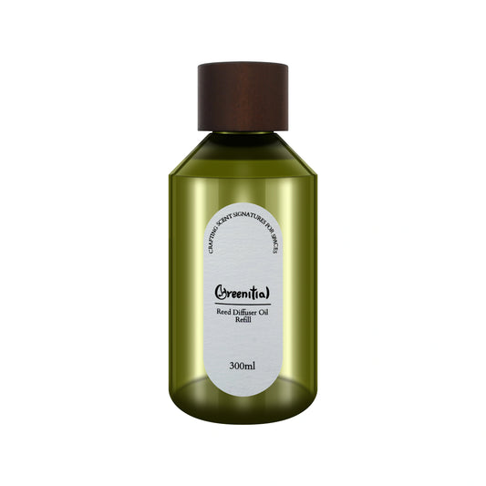 Bottle of Honey & Currant Leaves reed diffuser refill oil. Long-lasting fragrance for refreshing your home.